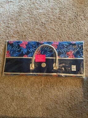 Lilly Pulitzer NWT GWP garment bag in low tide navy